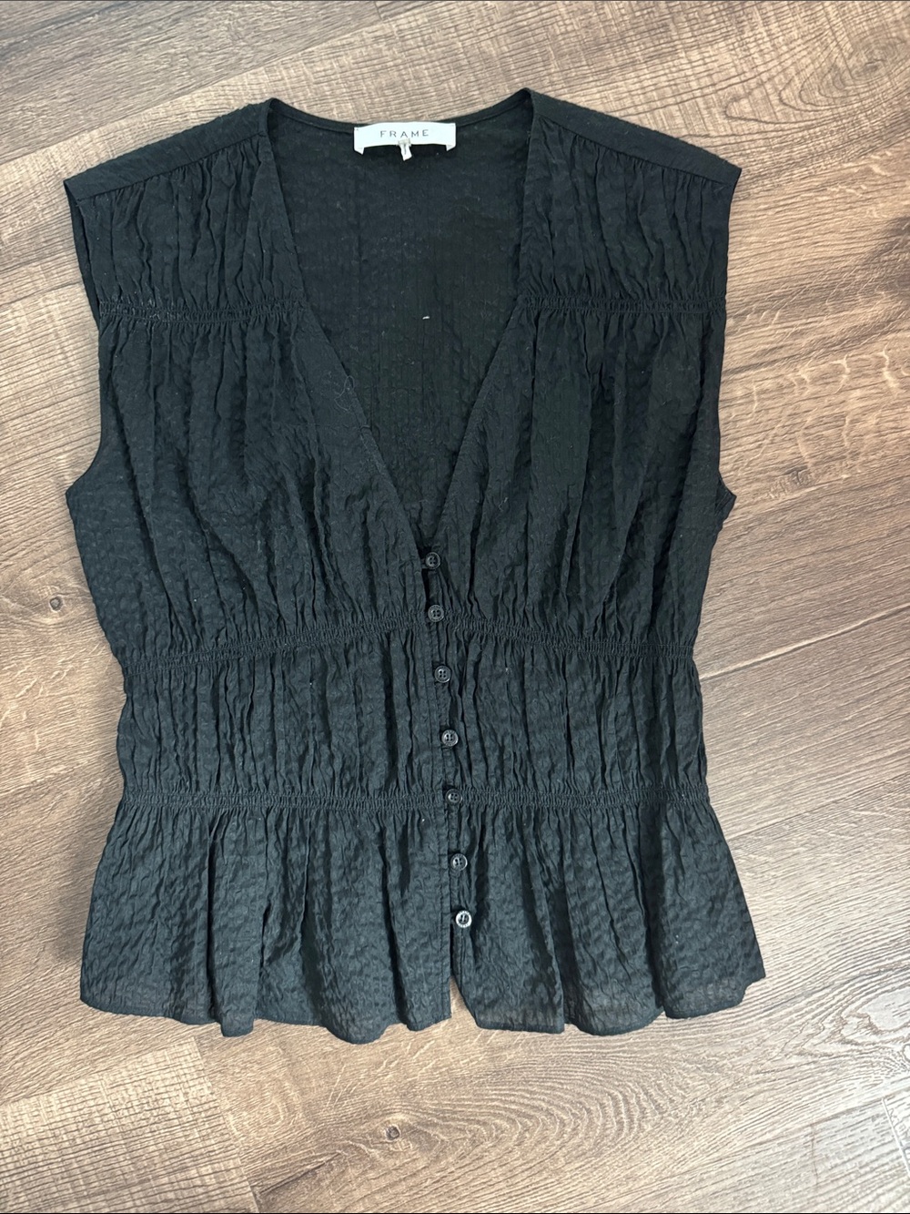 Frame ruched v neck Black Sleeveless Textured Button-Front Top EUC size xs